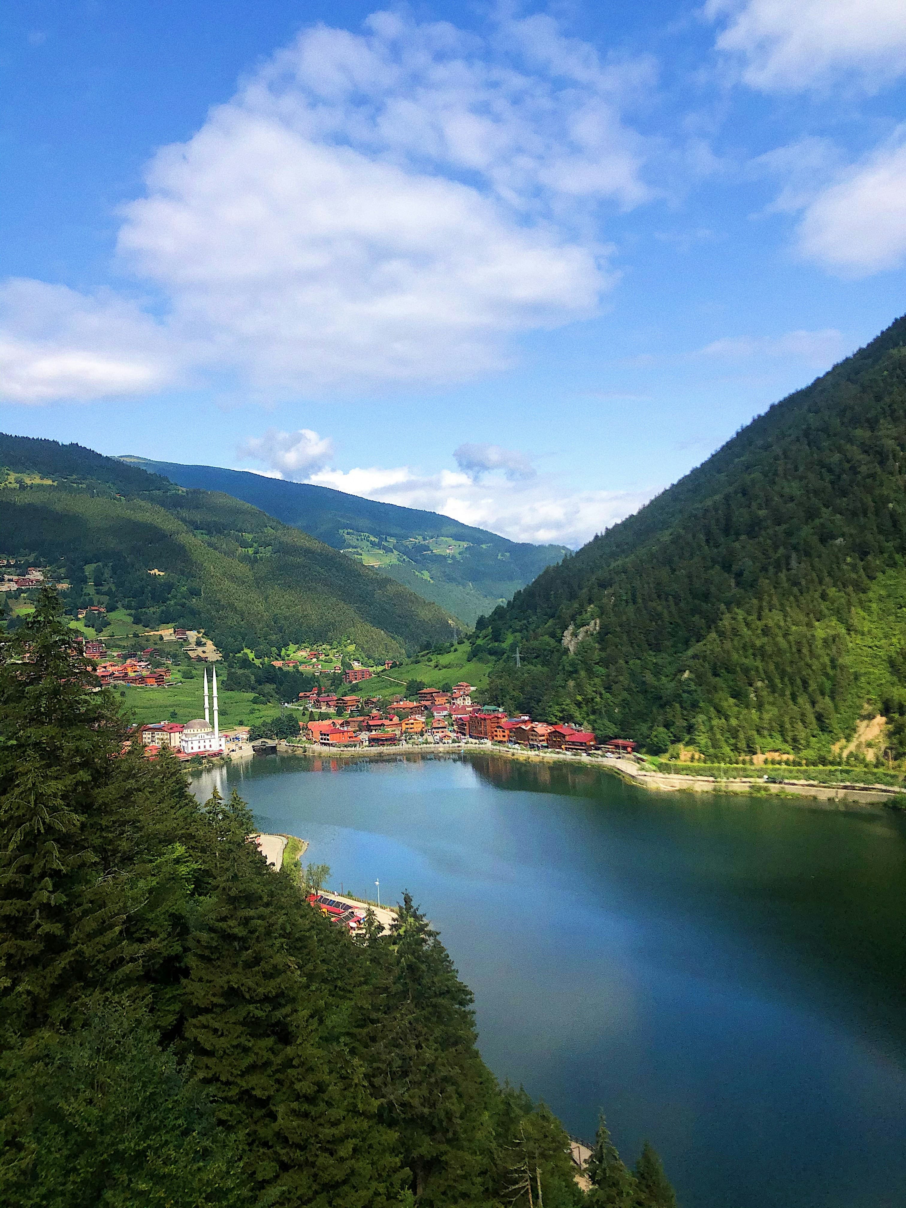 Gece Uzungöl, gölün üzerinde sis